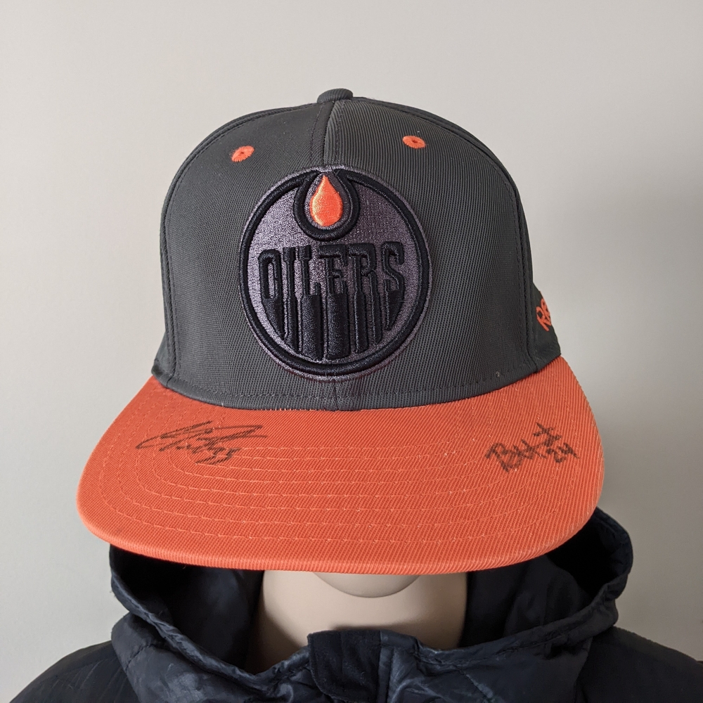 Edmonton Oilers 7 Players Autograph 2015-16 Season Ball Cap